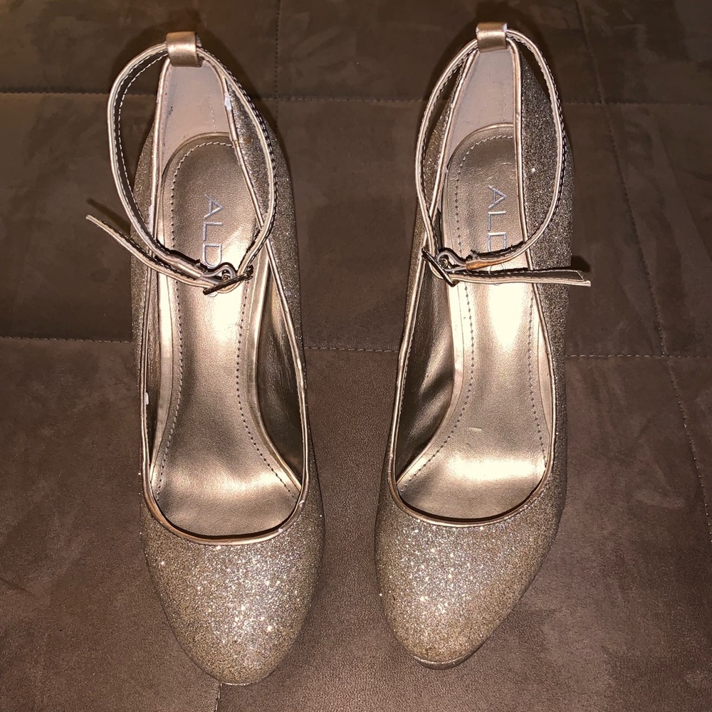 Aldo Heels in Gold Glitter